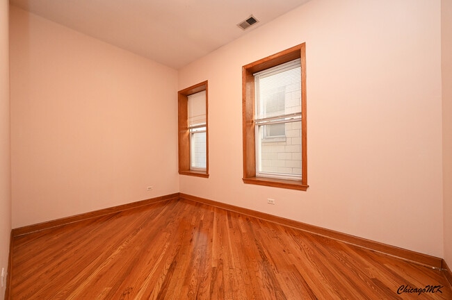 Building Photo - 1535 N Paulina St