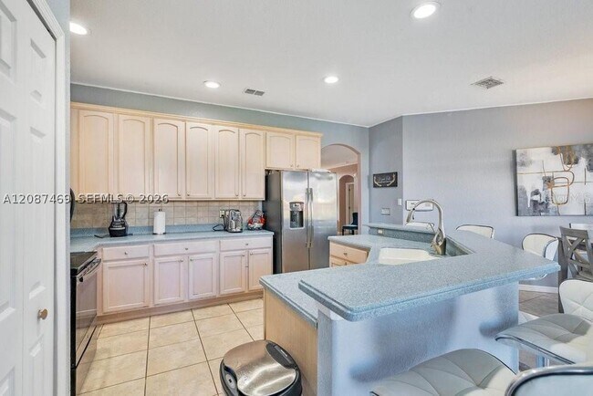 Building Photo - 321 Corvina Dr