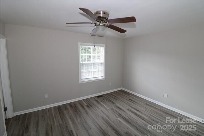 Building Photo - 6248 Old Pineville Rd