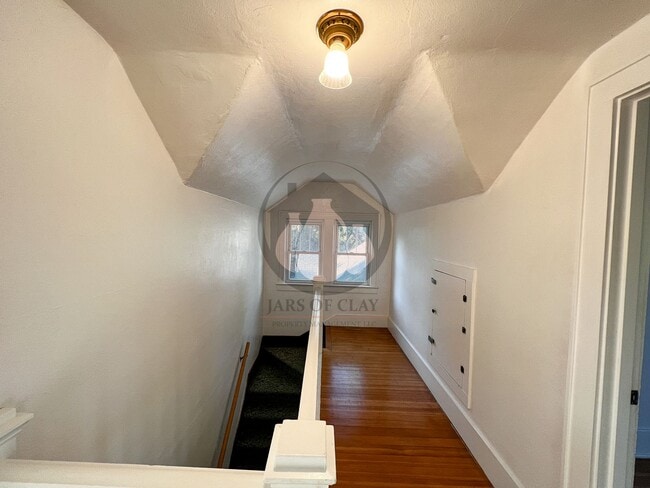 Building Photo - Adorable Historical Home