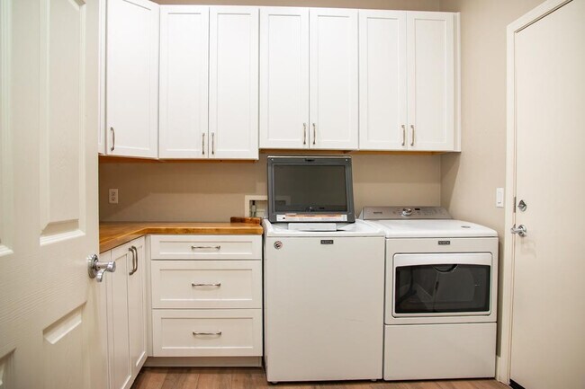 Building Photo - 1874 S 160th Ln