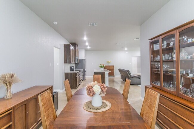 Building Photo - "Charming 3-Bedroom Retreat with 2 Baths and 1,760 Sq Ft of Comfort in Copperas Cove!"