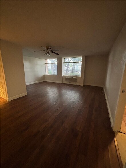 Building Photo - 7520 Hornwood Dr