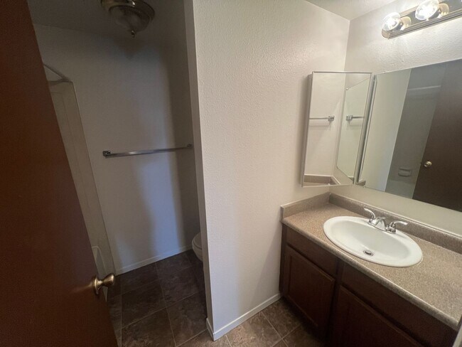 Building Photo - Spacious 2 bed/2 bath in Millcreek-**Move in Special-1/2 off first month**