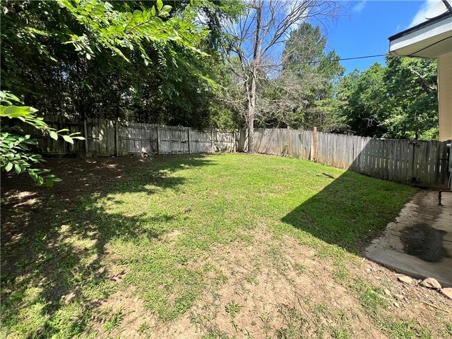 Building Photo - 823 N Lola Ln