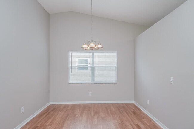 Building Photo - 1127 Hardwood Dr