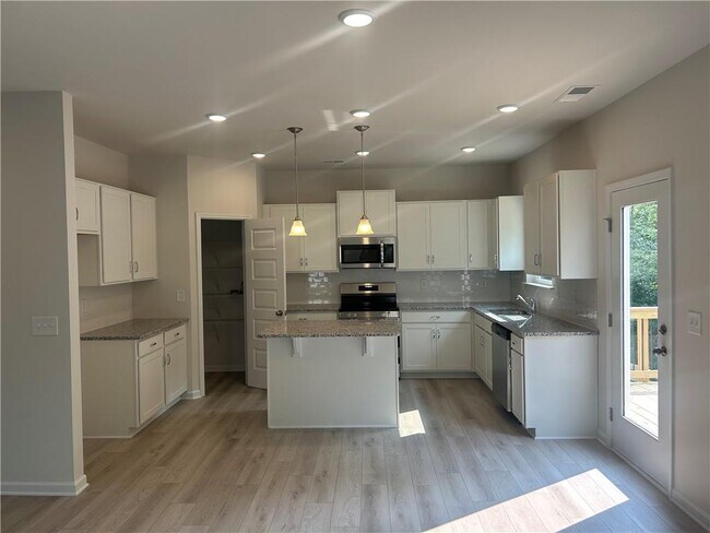 Building Photo - 1083 Lyndhurst Ln