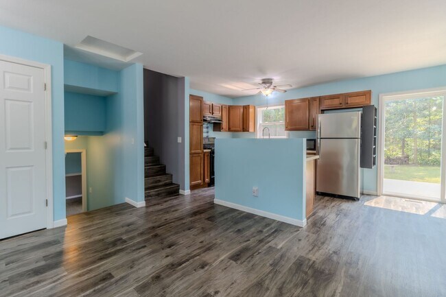 Building Photo - 11821 Lillian Lee Dr