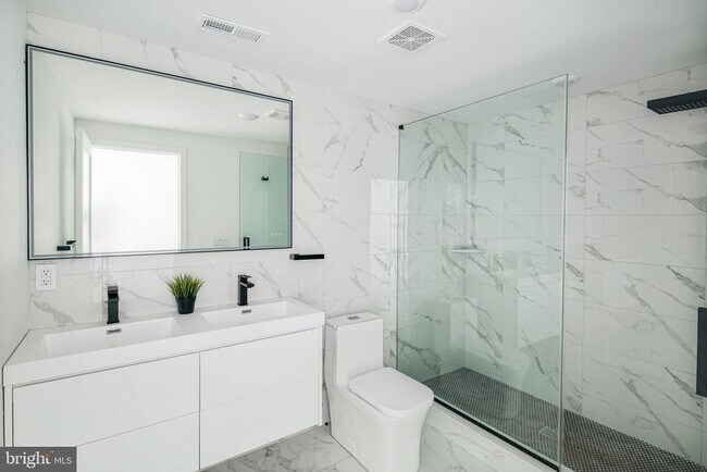 Building Photo - 2611 E Boston St