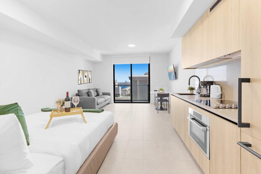 Building Photo - 501 NE 1st Ave