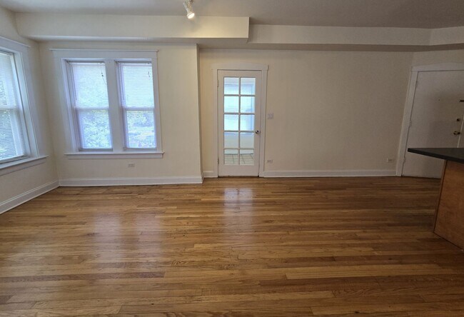 Building Photo - 4926 N Albany Ave