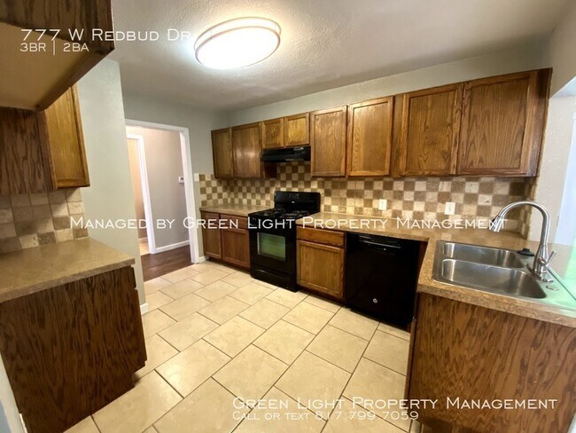 Building Photo - 777 W Redbud Dr