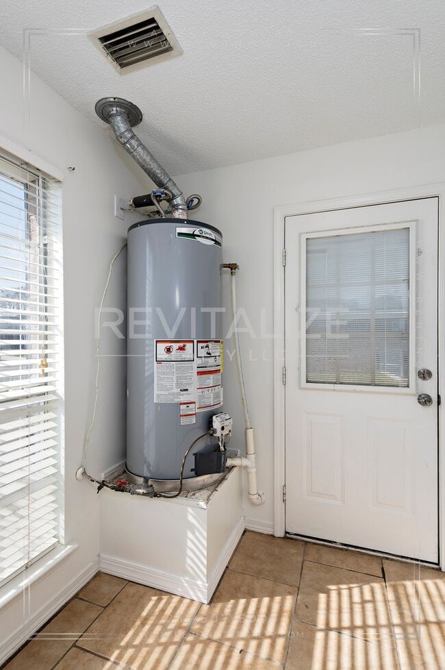 Building Photo - Charming 3-Bed 2-Bath Brick Home in West Mobile