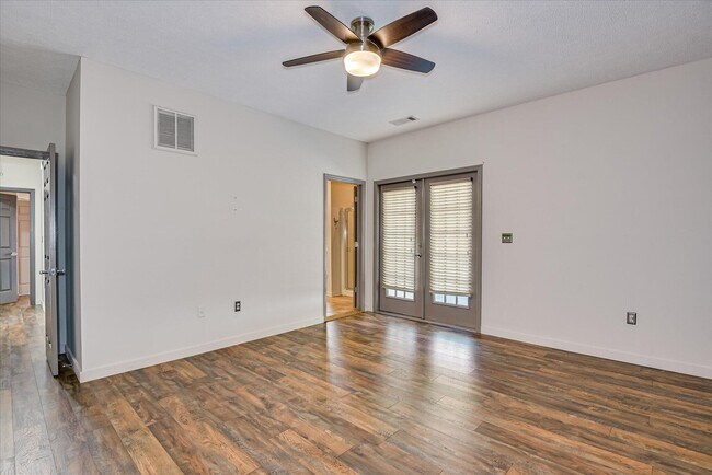 Building Photo - 133 Sweet Gum Ln