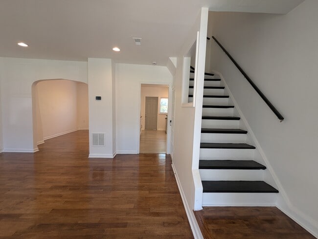 Building Photo - 2502 Park Heights Terrace