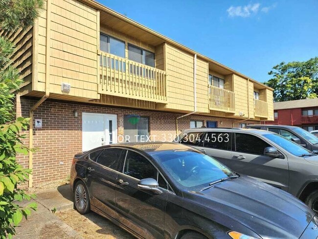 Building Photo - 695 Carroll St