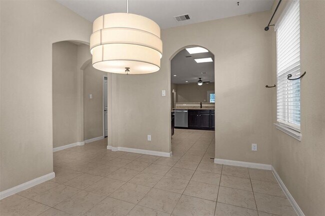 Building Photo - 8858 Oval Glass St