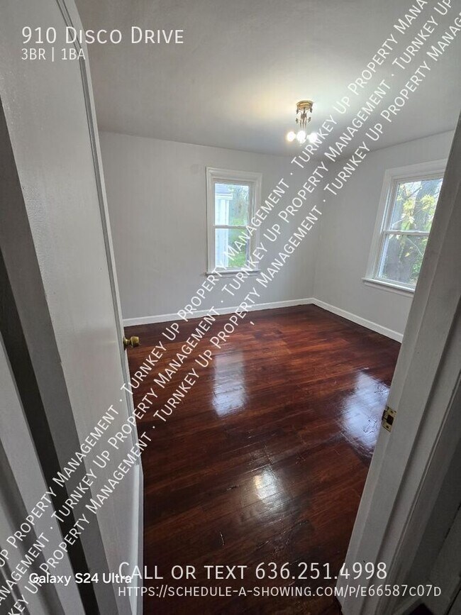 Building Photo - 910 Disco Dr