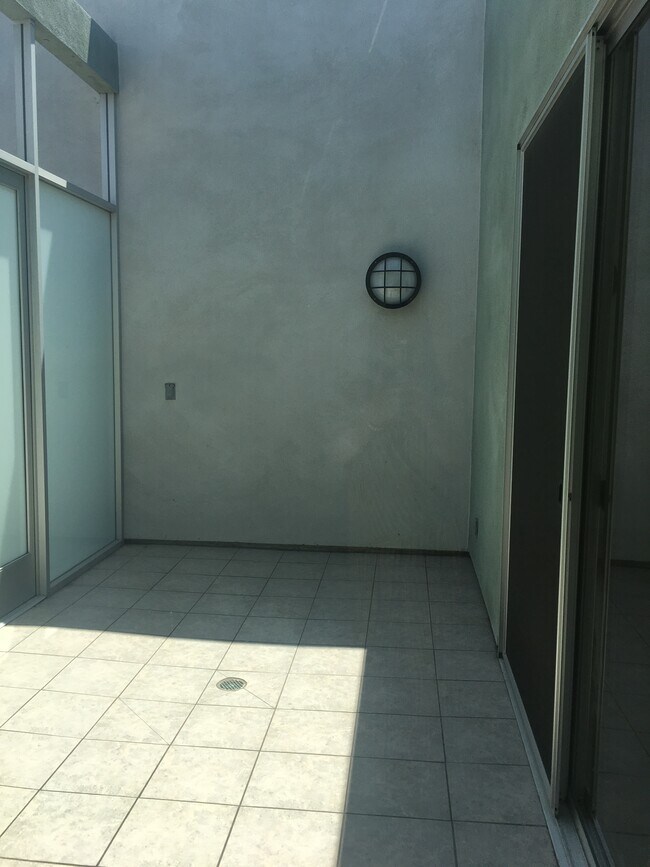 Building Photo - 3107 Santa Monica Blvd