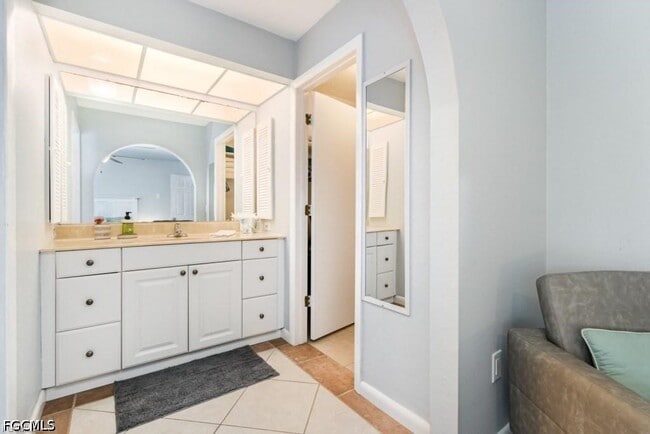 Building Photo - 922 SE 25th Ln