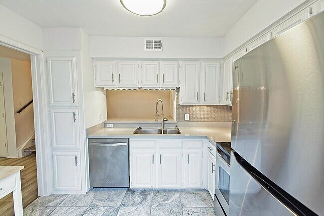 Building Photo - 4800 Northway Dr