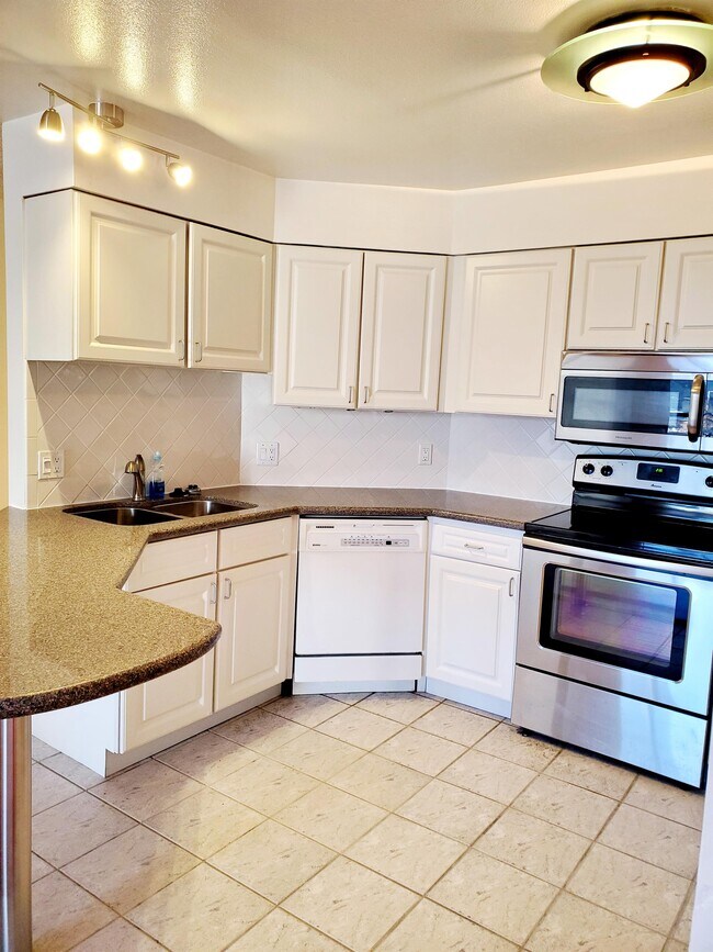 Building Photo - 1625 Larimer St