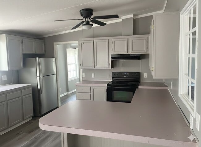 Building Photo - 142 Snowhill Church Rd