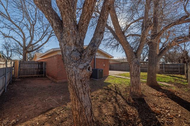 Building Photo - 2140 Glenwood Dr