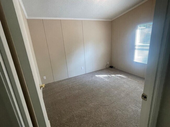 Building Photo - 16407 N Ravenswood Dr