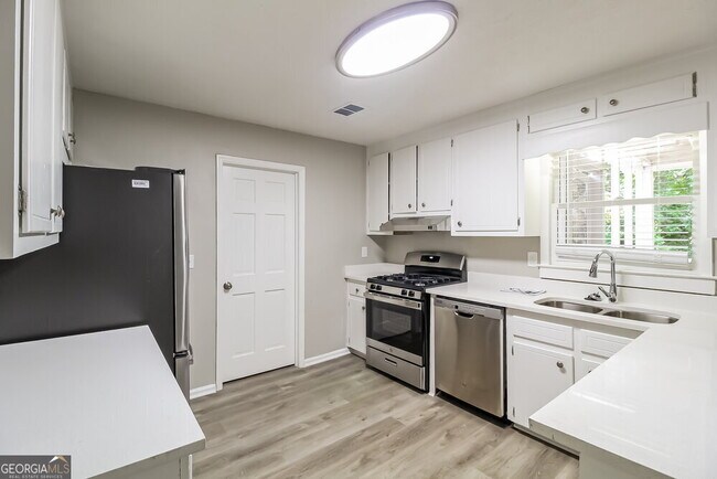 Building Photo - 969 Pointer Ridge