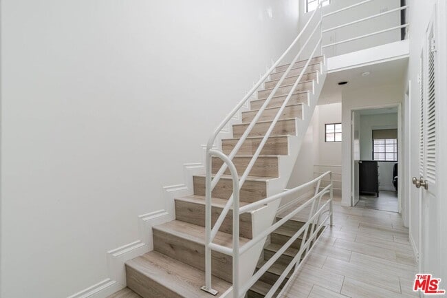 Building Photo - 5820 Yolanda Ave