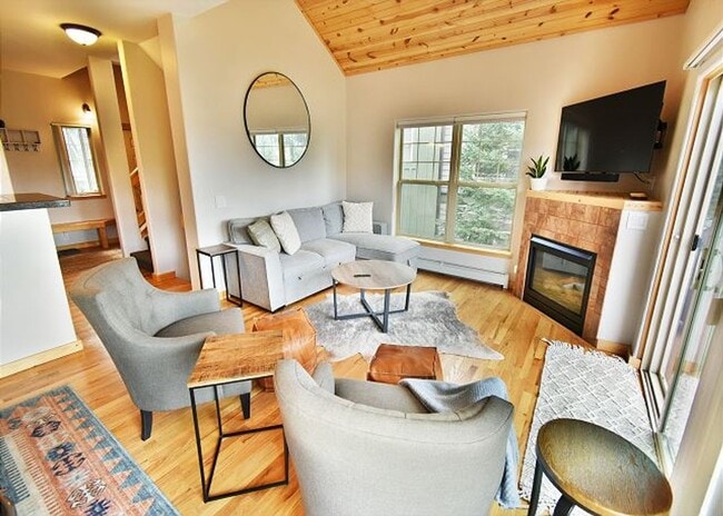 Building Photo - Summer Seasonal Rental- 734 Rocky Point Townhomes