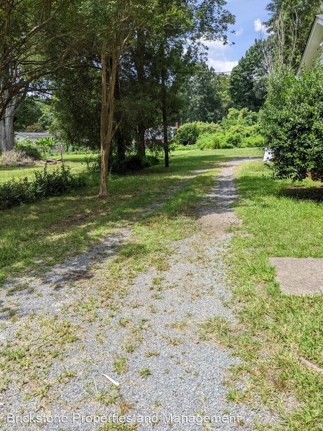 Building Photo - 3 br, 1 bath House - 9400 East WT Harris Blvd