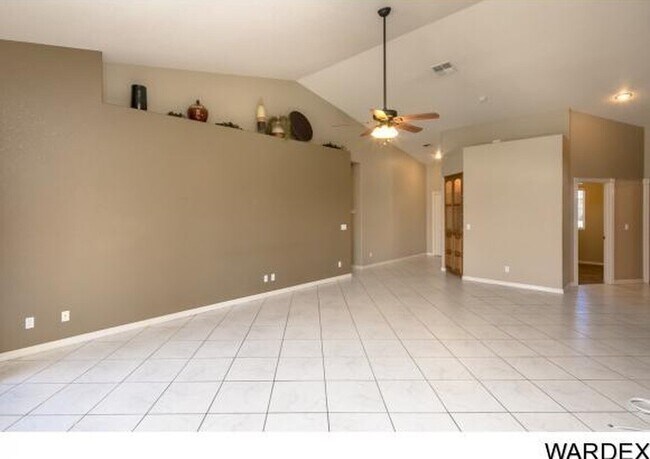 Building Photo - 4 Bedroom House Across from Golf Course!