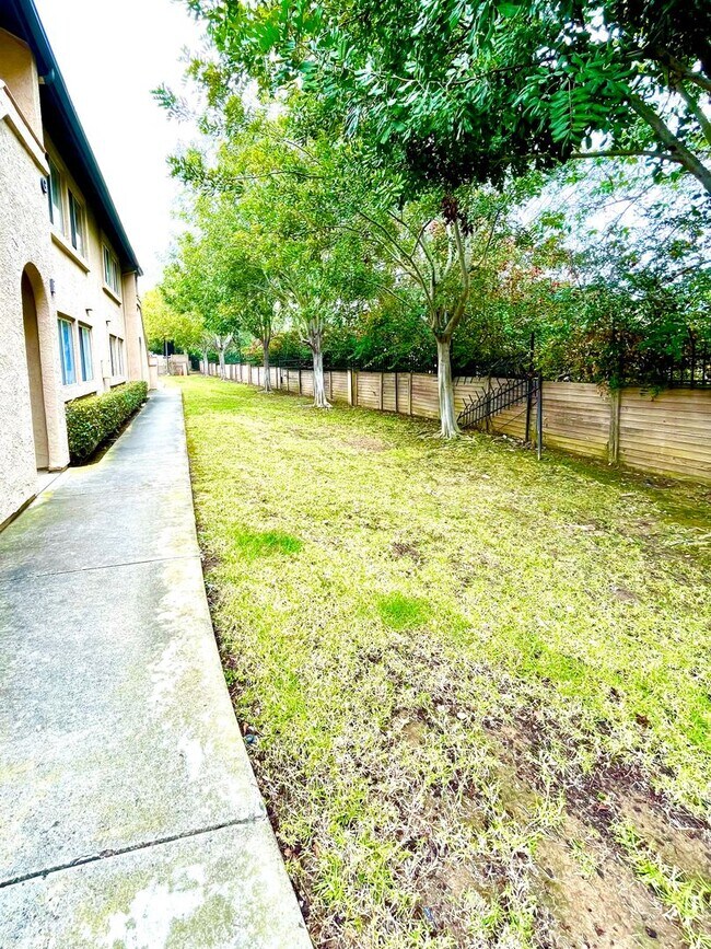 Building Photo - 11329 Avenida De Los Lobos