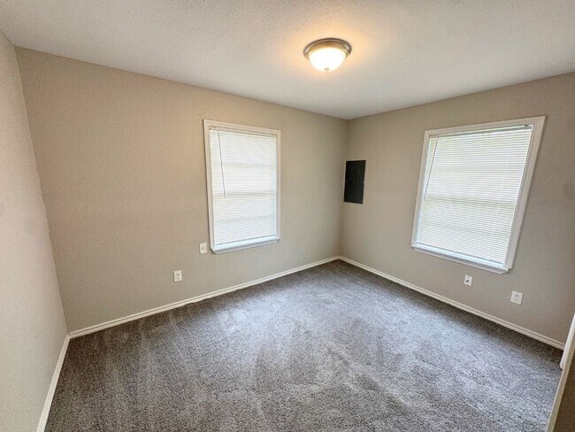 Building Photo - 8238 Homewood Ln