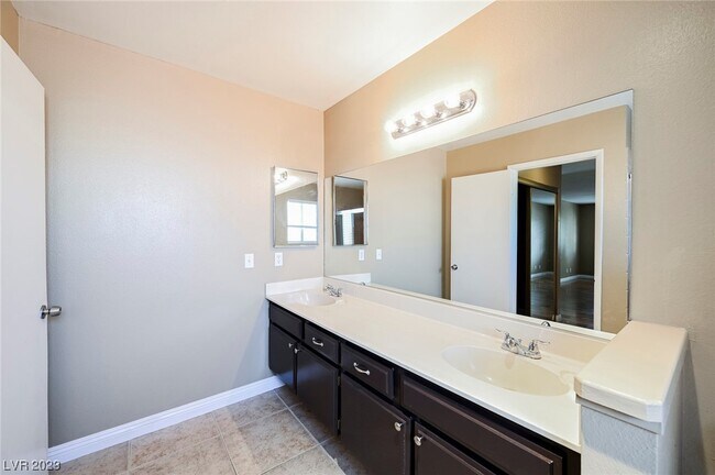 Building Photo - 109 Elegante Way