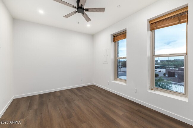 Building Photo - 12005 N Panorama Dr