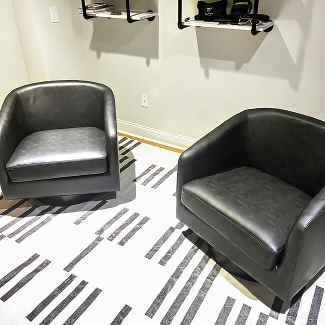 Office/work space/lounge. - 328 Garden St