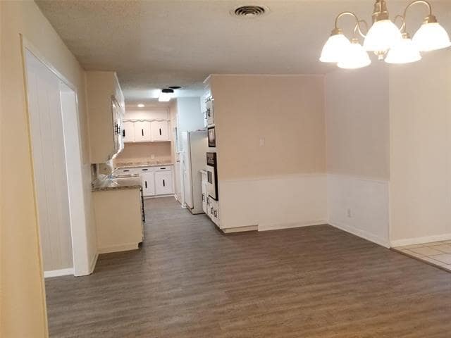 Building Photo - 3625 Venice Dr