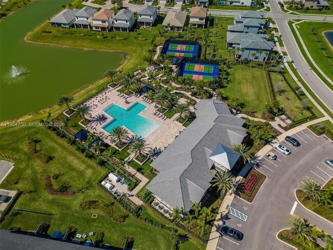 Building Photo - 4642 Pinehurst Trl W