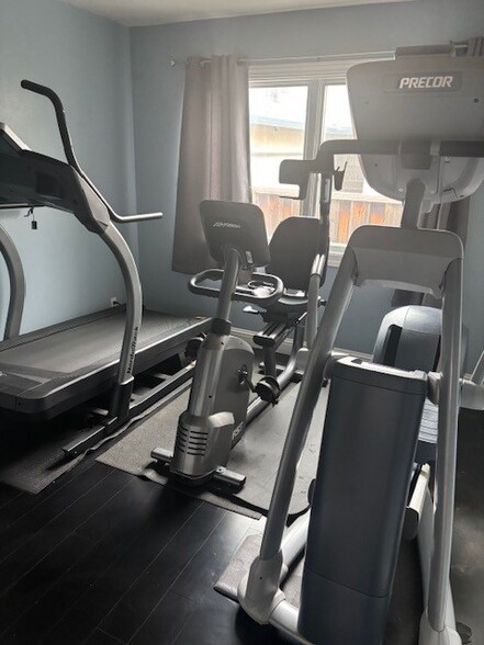 Building Photo - 3845 Madeira Way