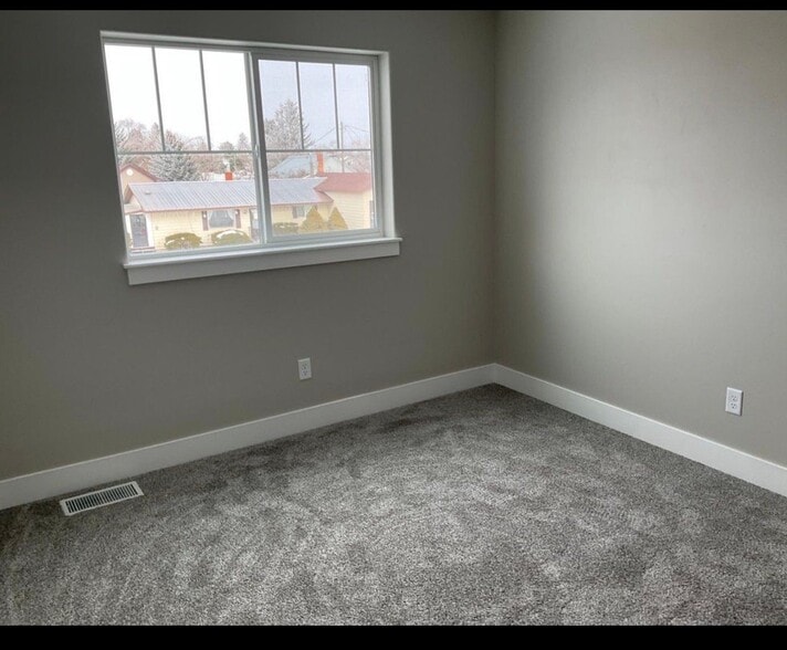 Building Photo - 3538 E 107 N