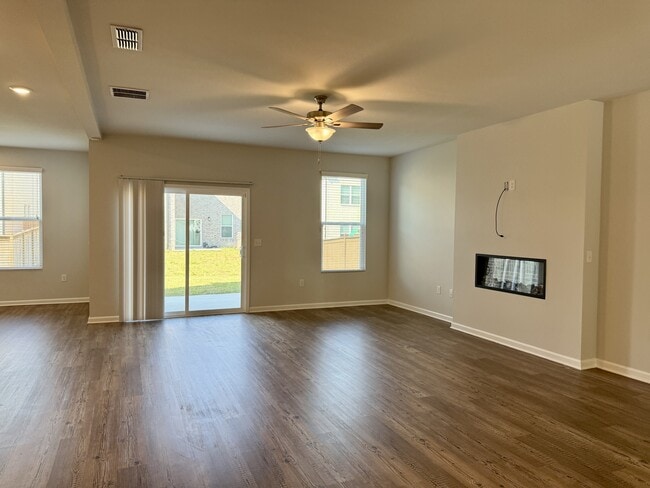 Building Photo - 2090 Ecoland Dr