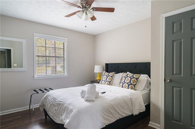 Building Photo - 942 Cadencia Way SW