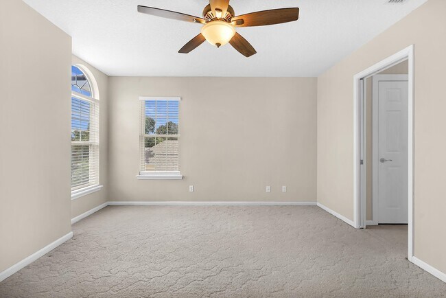 Building Photo - 506 Lakeway Dr