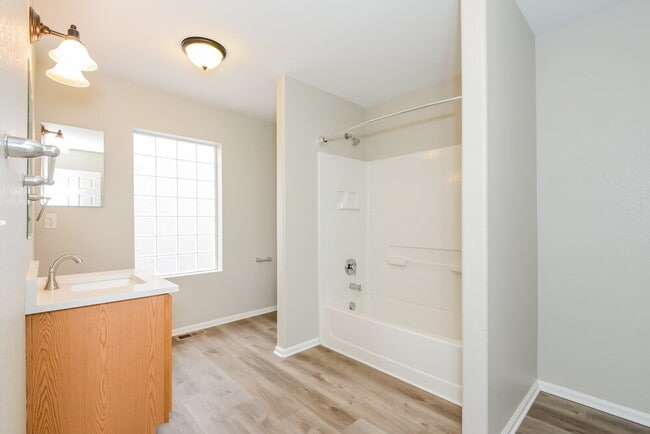 Building Photo - 1832 Morningview Ln