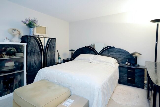 Building Photo - 1261 Church St