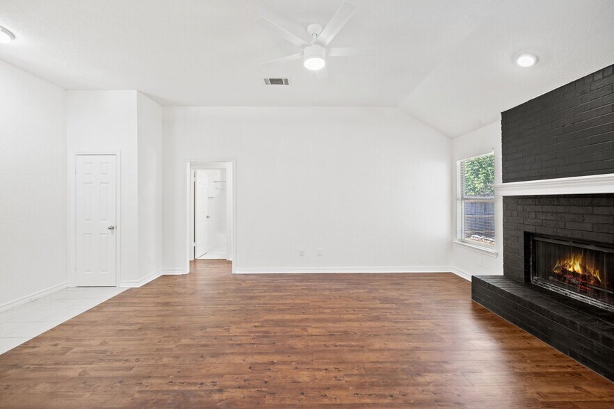 Building Photo - 917 Garden View Dr