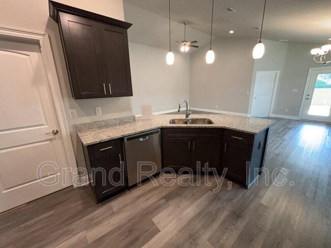 Building Photo - 4483 Watkins St